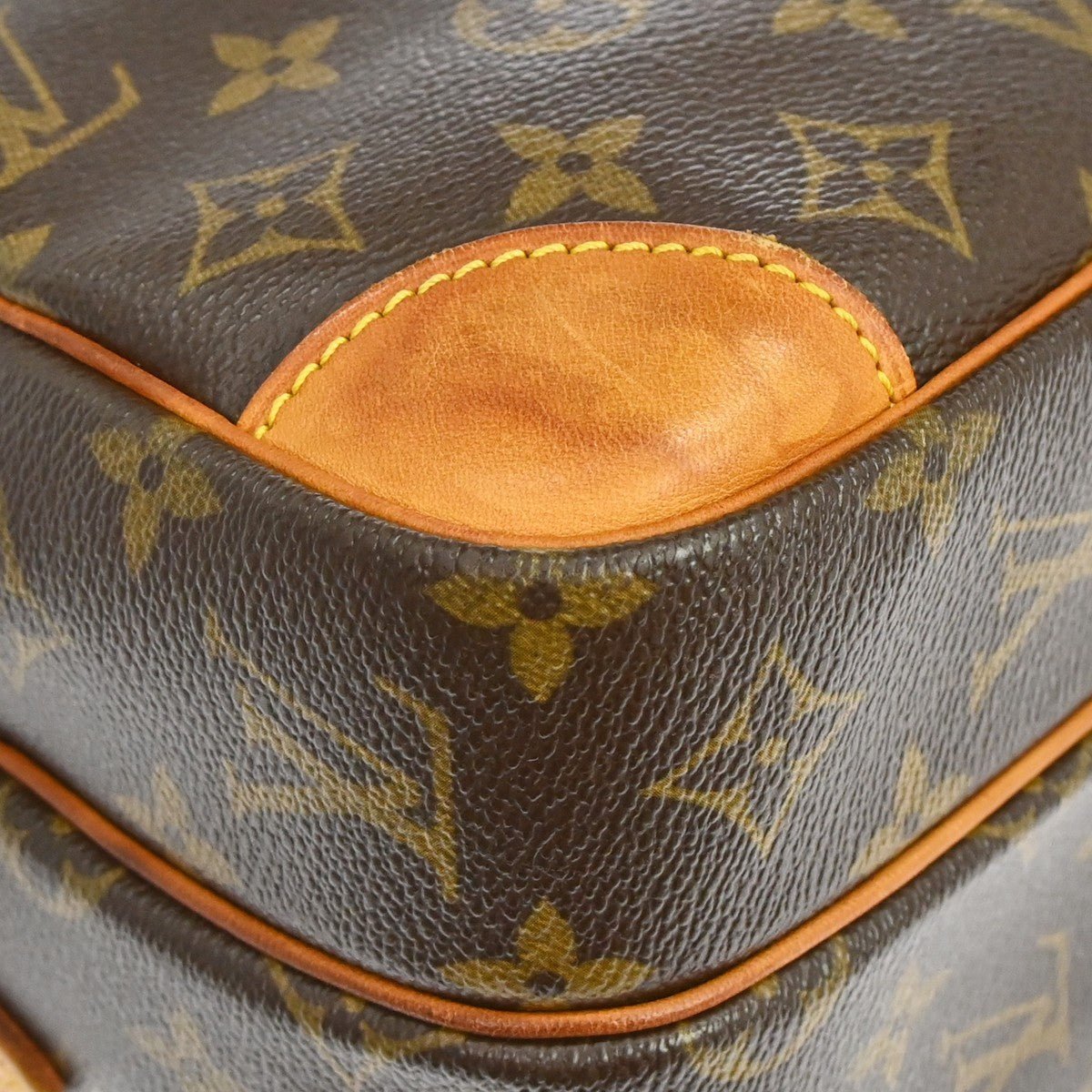 Louis Vuitton Nil Messenger - Brandsamsara
