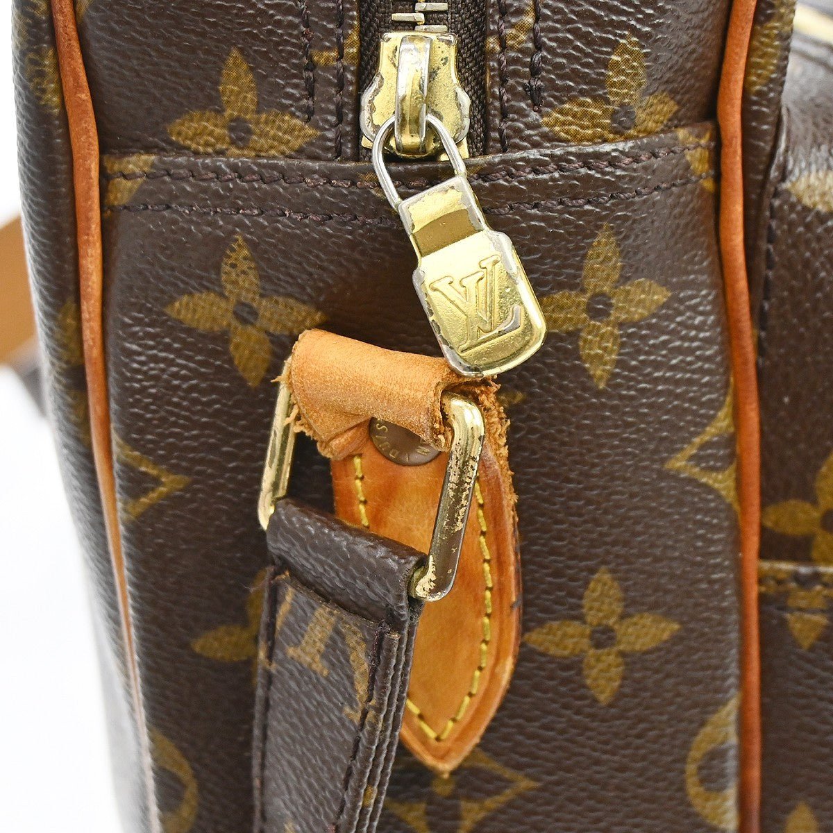 Louis Vuitton Nil Messenger - Brandsamsara