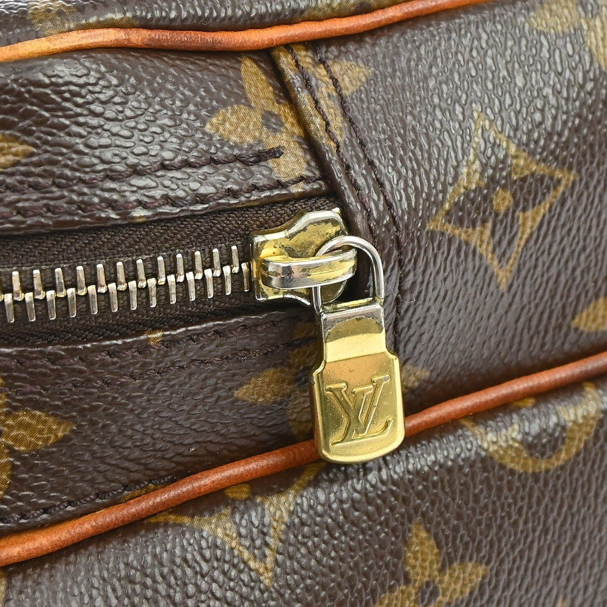 Louis Vuitton Nil Messenger - Brandsamsara