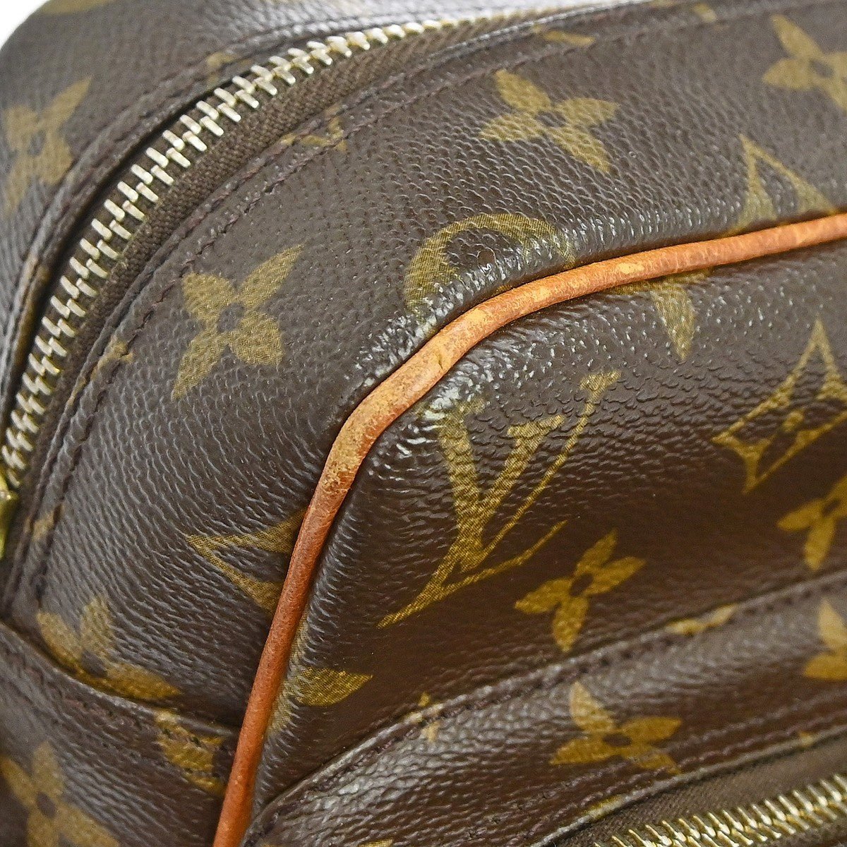 Louis Vuitton Nil Messenger - Brandsamsara