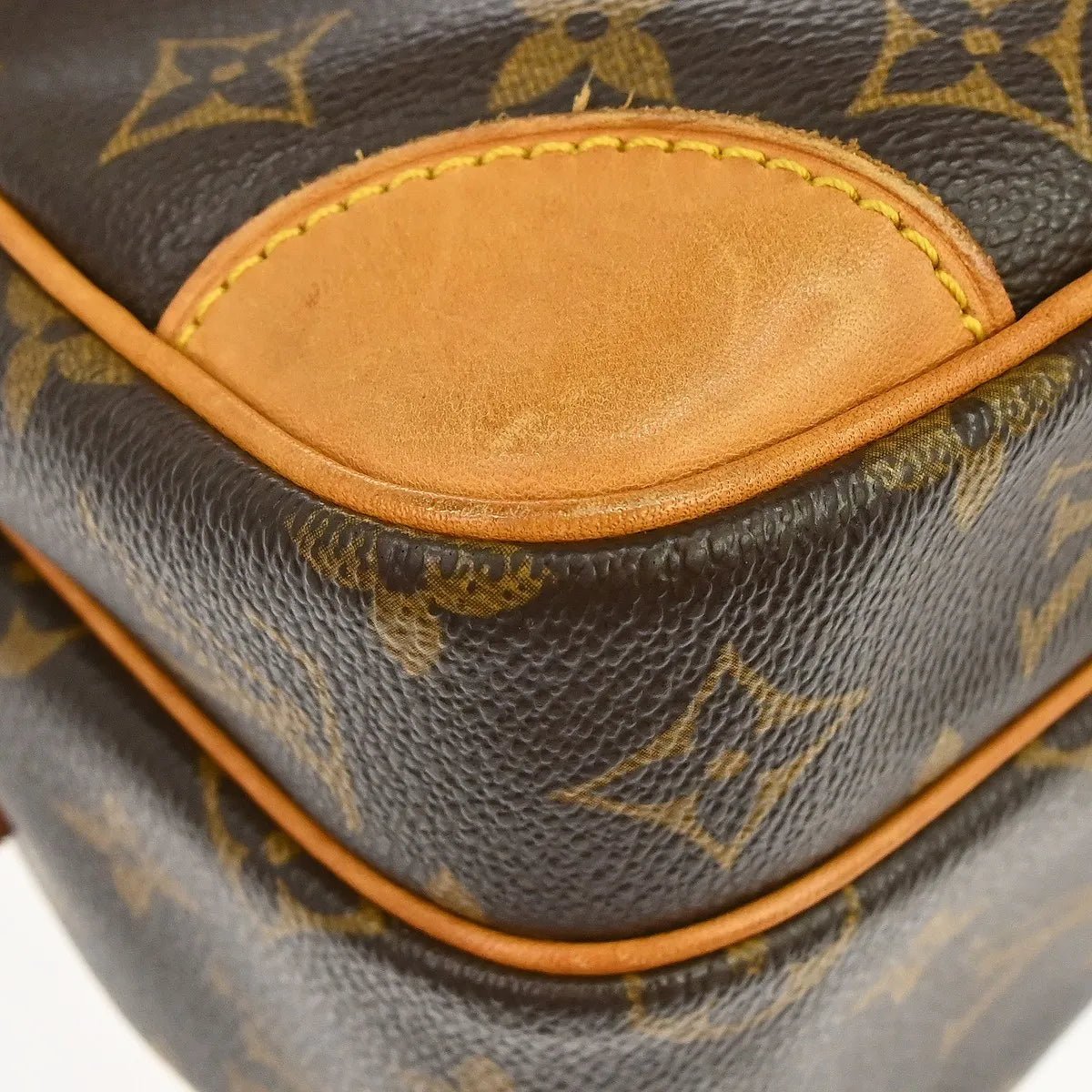 Louis Vuitton Nil Messenger - Brandsamsara