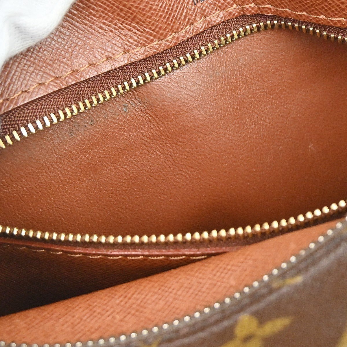 Louis Vuitton Nil Messenger - Brandsamsara