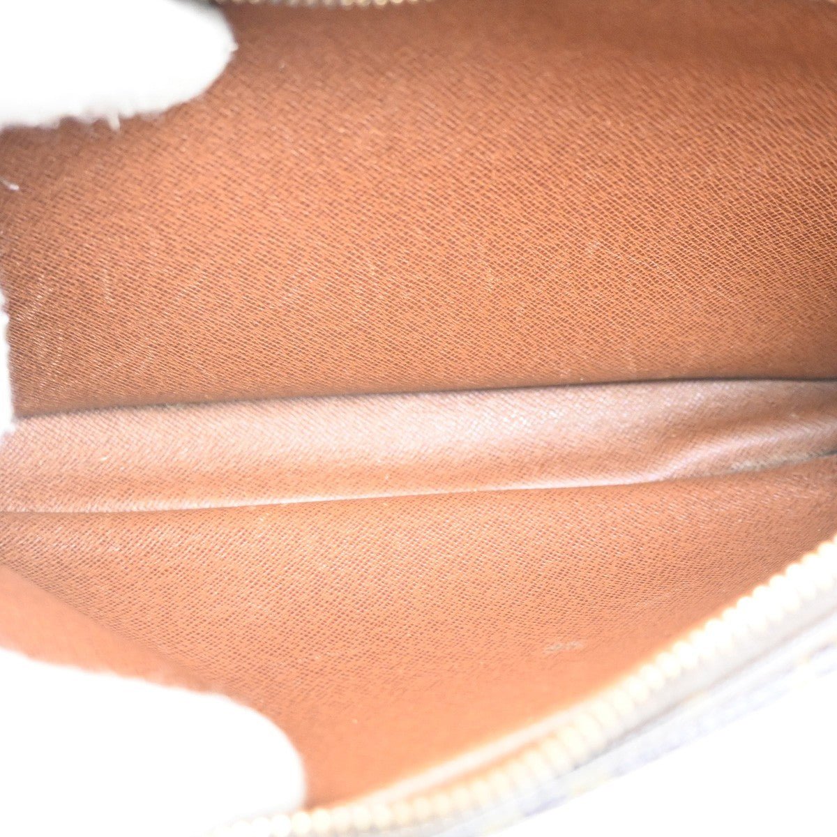 Louis Vuitton Nil Messenger Bag - Brandsamsara