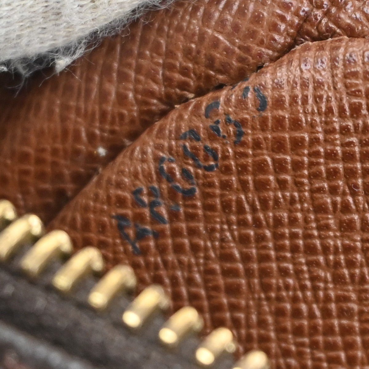 Louis Vuitton Nil Messenger Bag - Brandsamsara