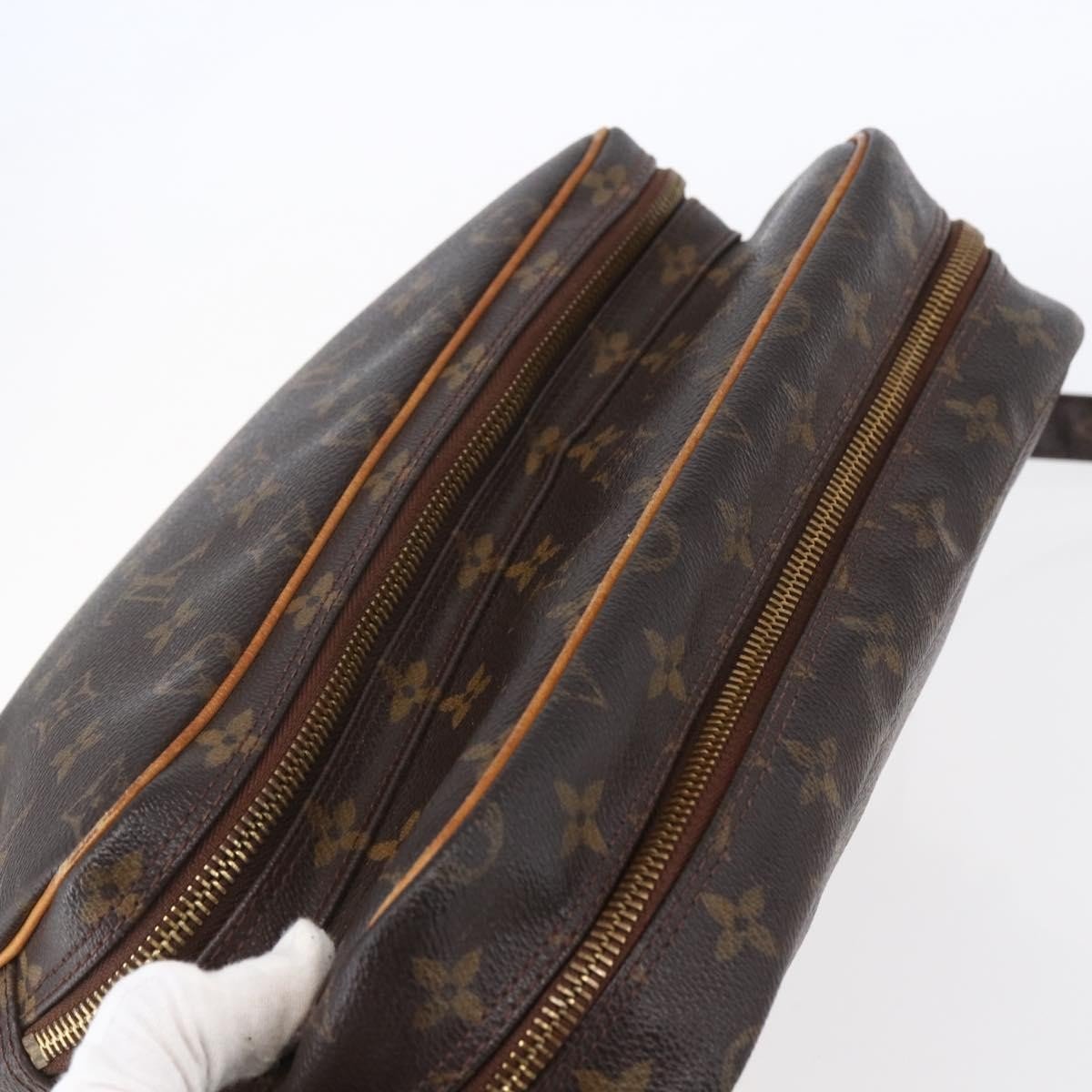 Louis Vuitton Nil Messenger Bag - Brandsamsara