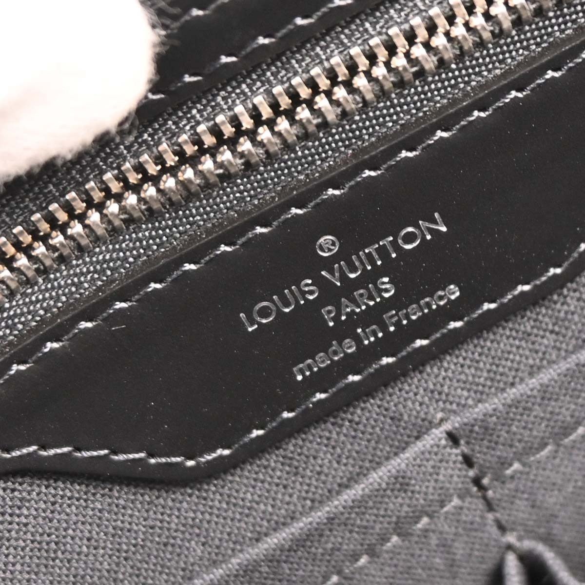 Louis Vuitton Poche Documents - Brandsamsara