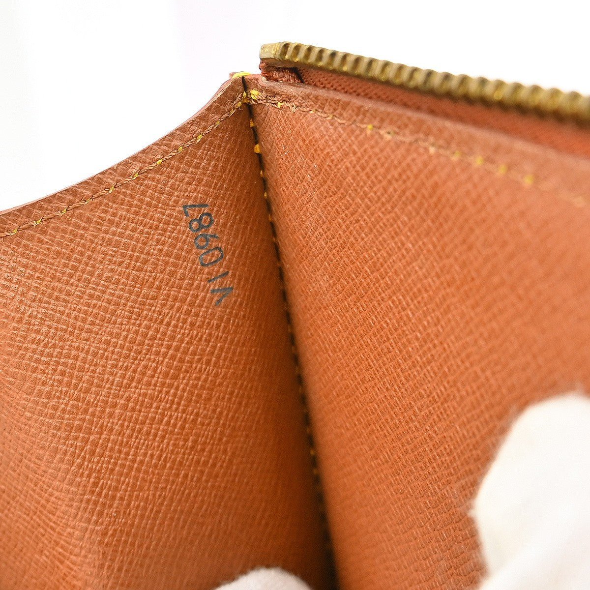 Louis Vuitton Pochette Jour - Brandsamsara