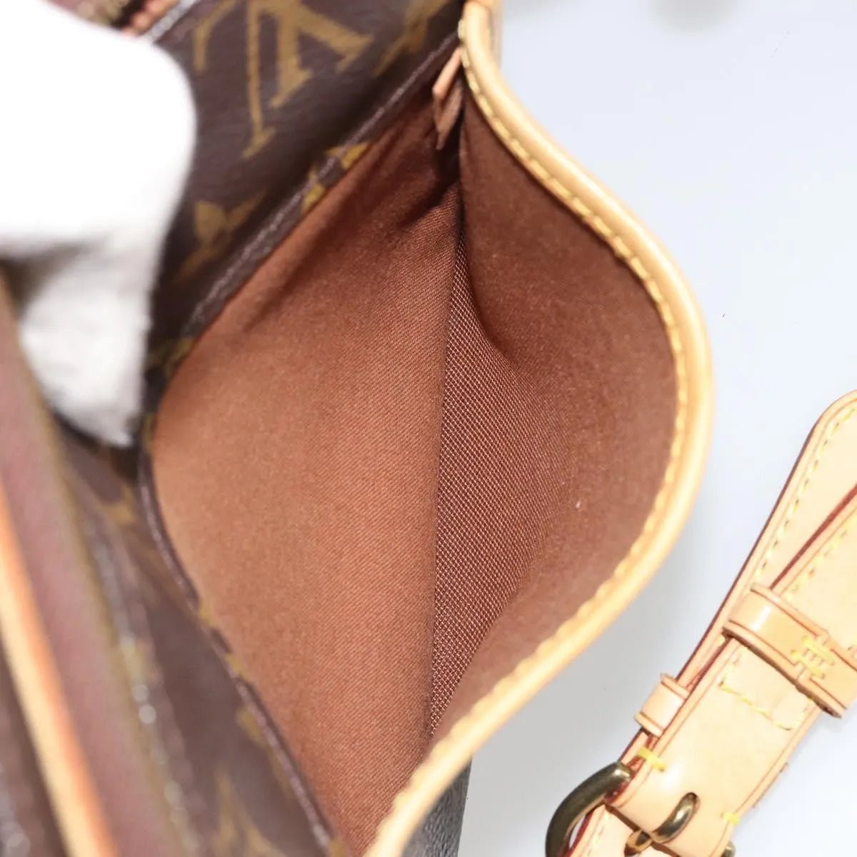 Louis Vuitton Popincourt - Brandsamsara