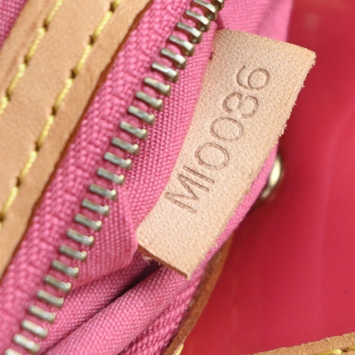 Louis Vuitton Reade Handbag - Brandsamsara