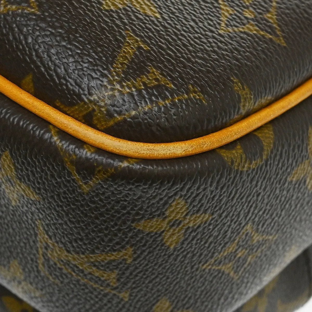Louis Vuitton Reporter - Brandsamsara