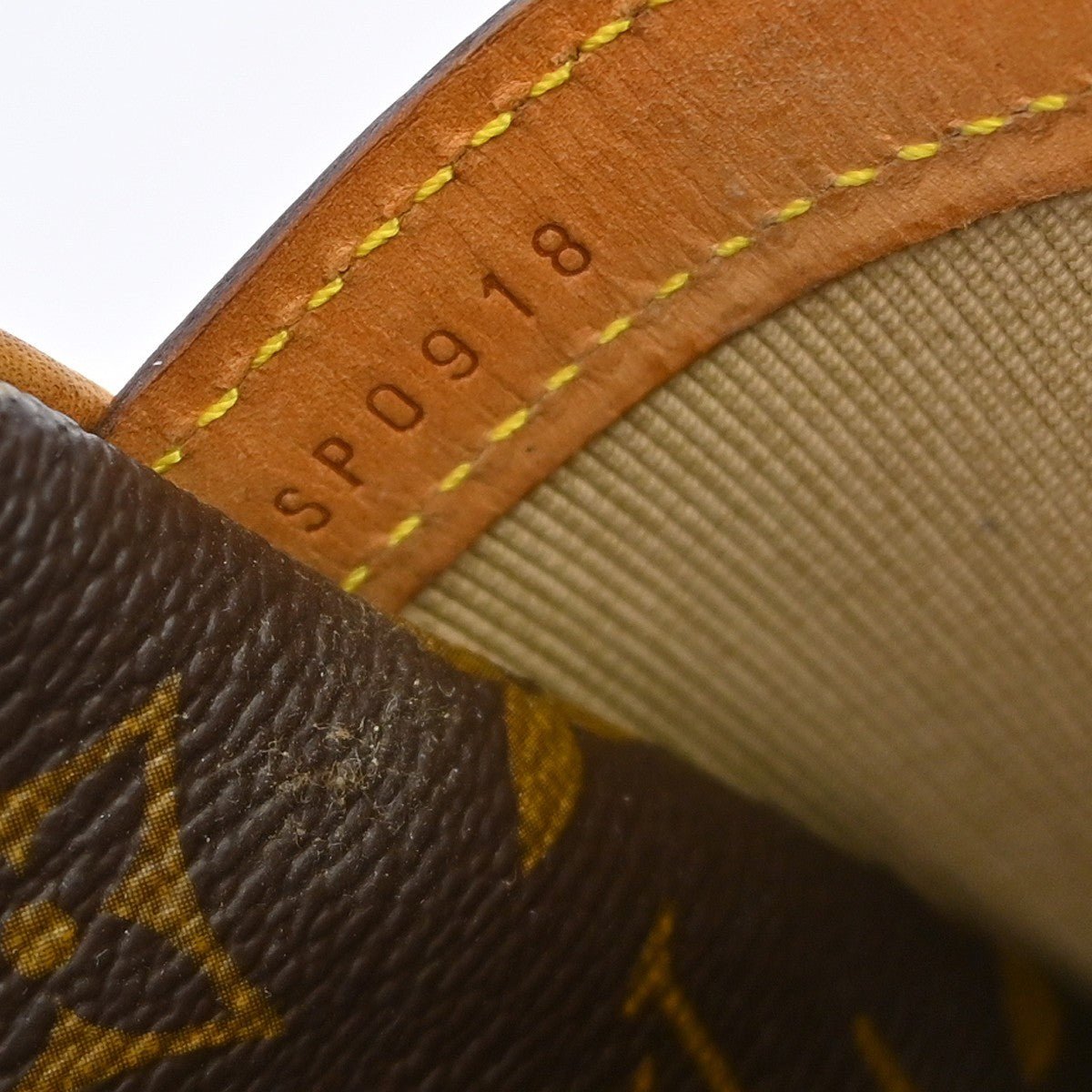 Louis Vuitton Reporter - Brandsamsara