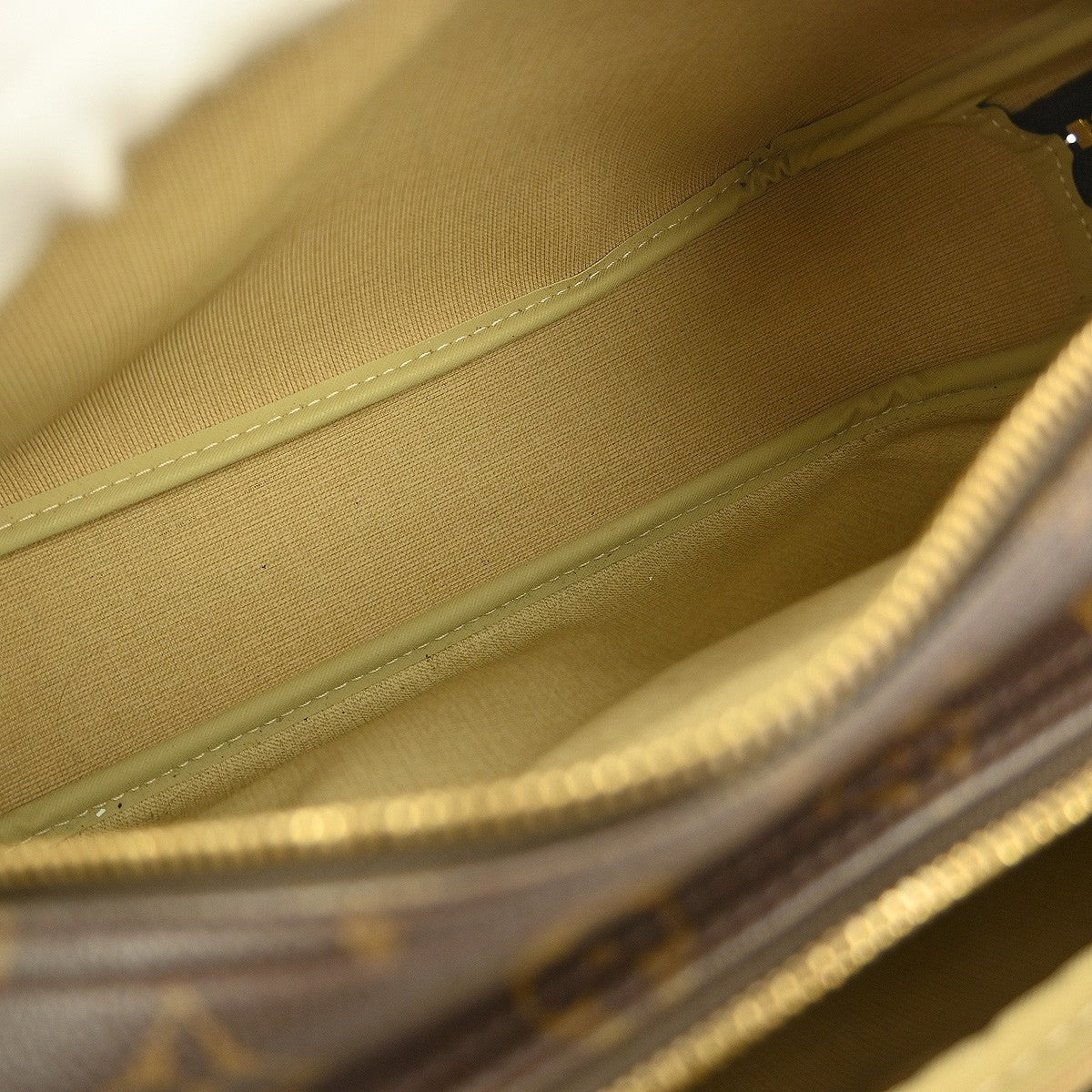 Louis Vuitton Reporter Bag - Brandsamsara