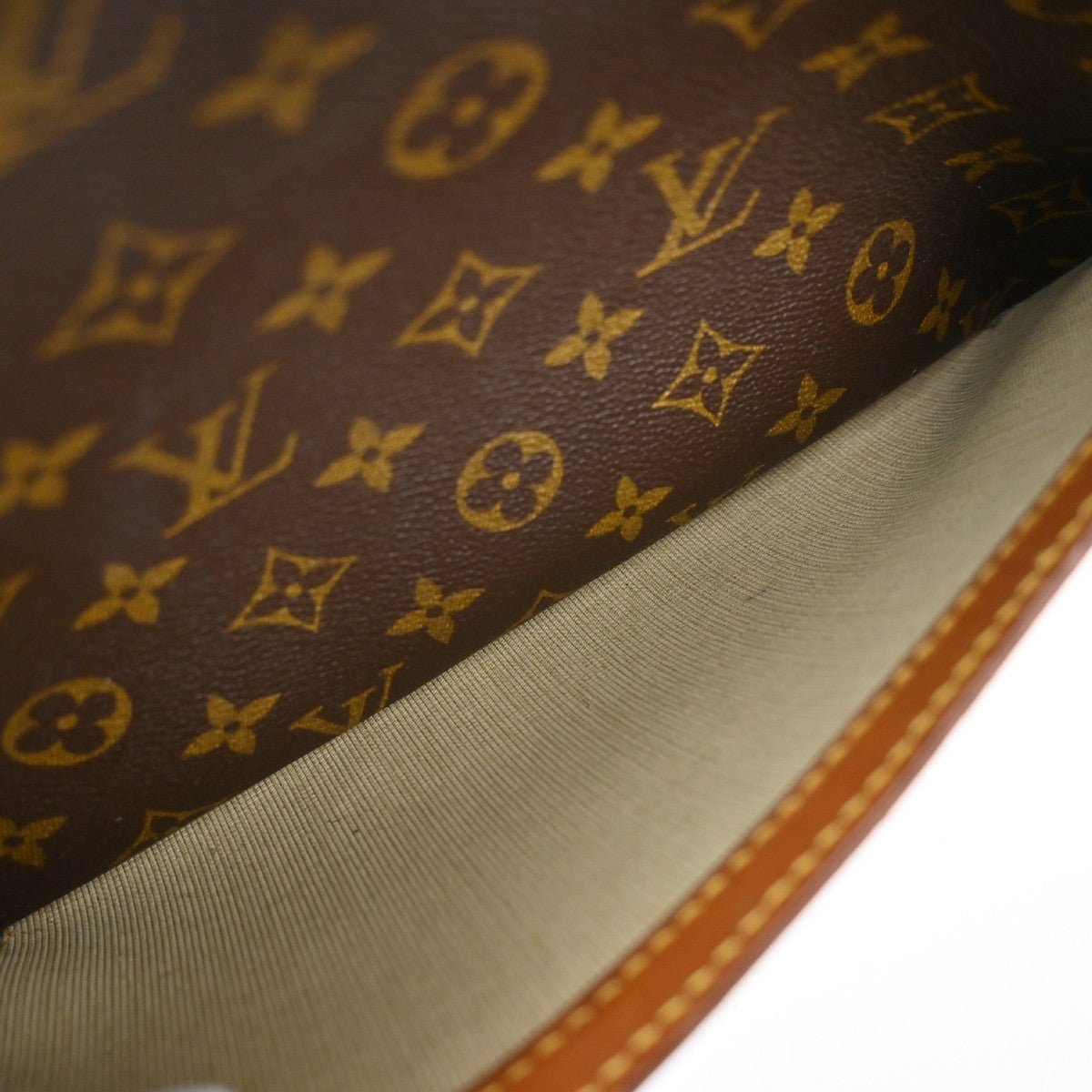 Louis Vuitton Reporter Bag - Brandsamsara