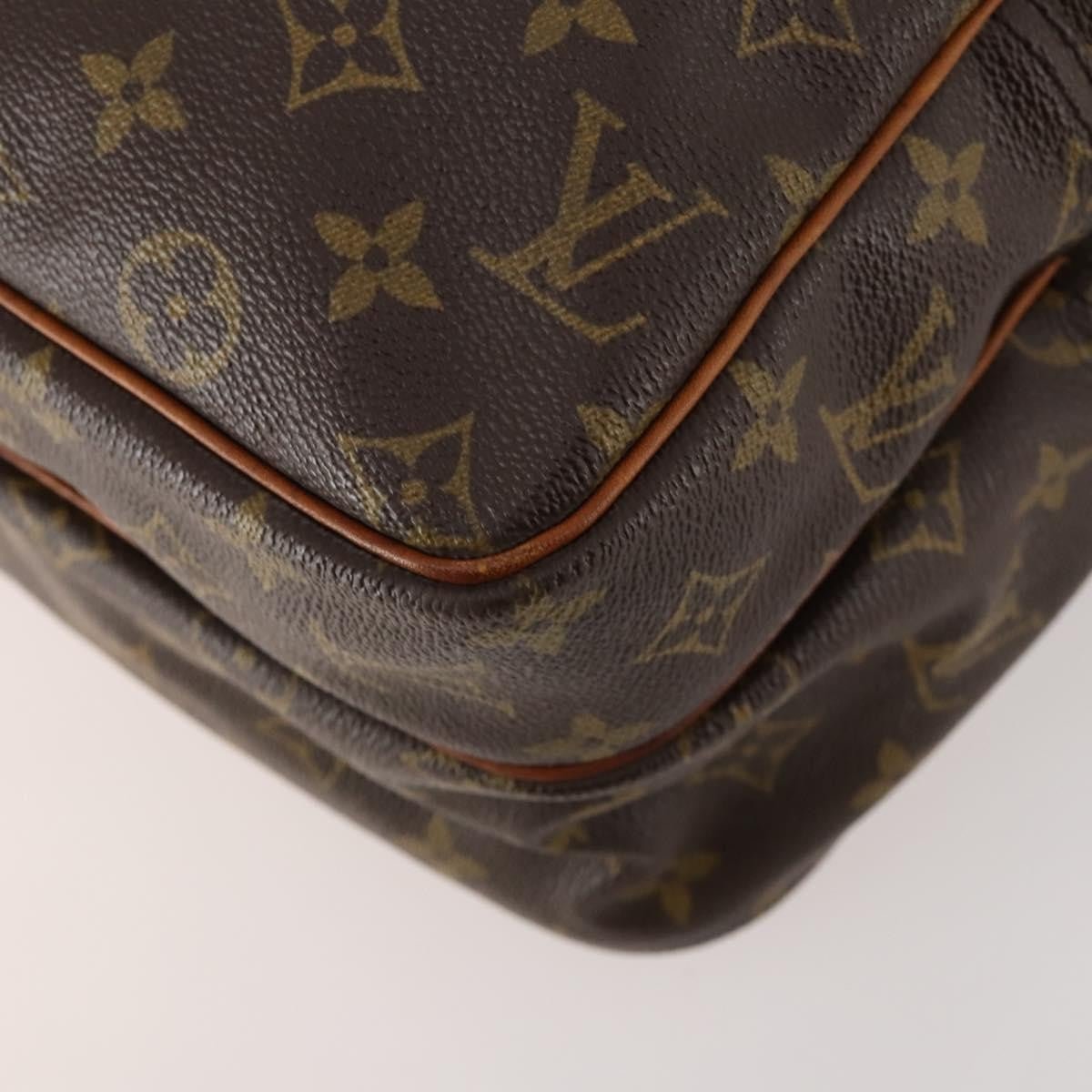 Louis Vuitton Reporter Bag - Brandsamsara