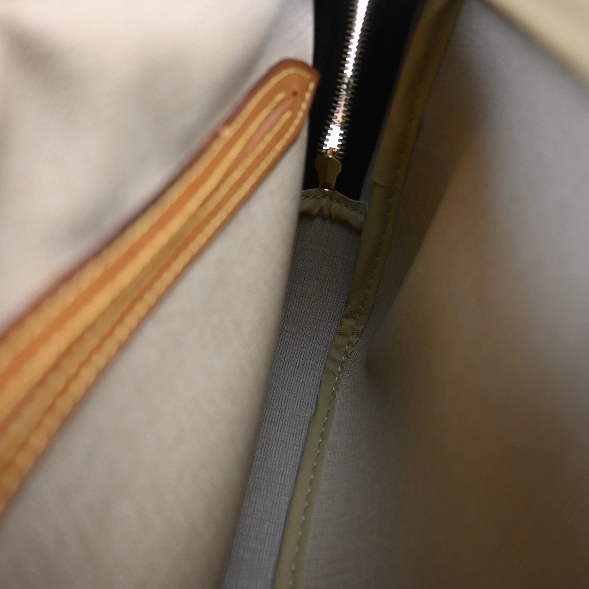 Louis Vuitton Reporter Bag - Brandsamsara