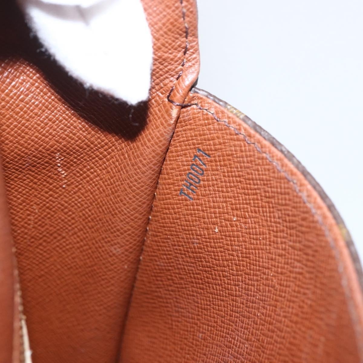 Louis Vuitton Saint Cloud Handbag - Brandsamsara