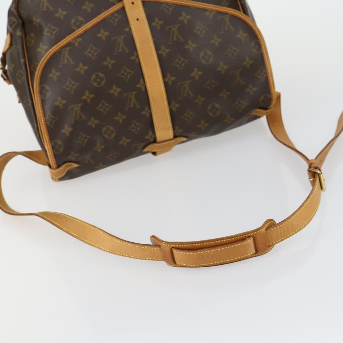 Louis Vuitton Saumur Handbag - Brandsamsara