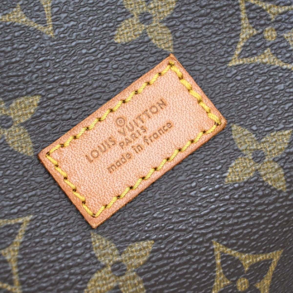 Louis Vuitton Saumur Handbag - Brandsamsara