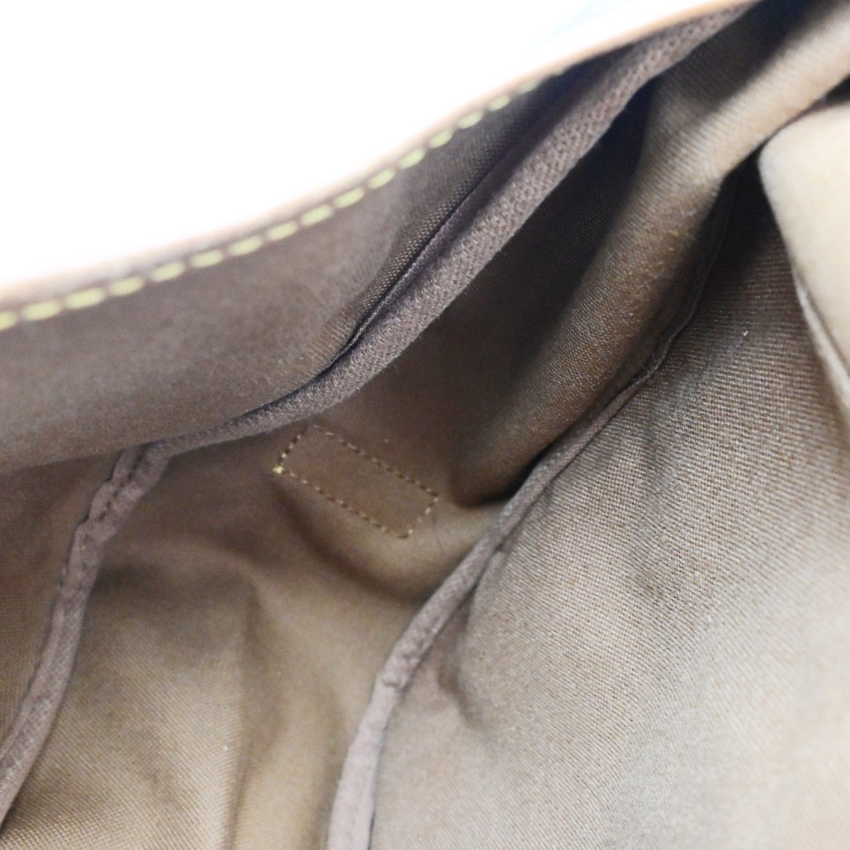 Louis Vuitton Saumur Handbag - Brandsamsara