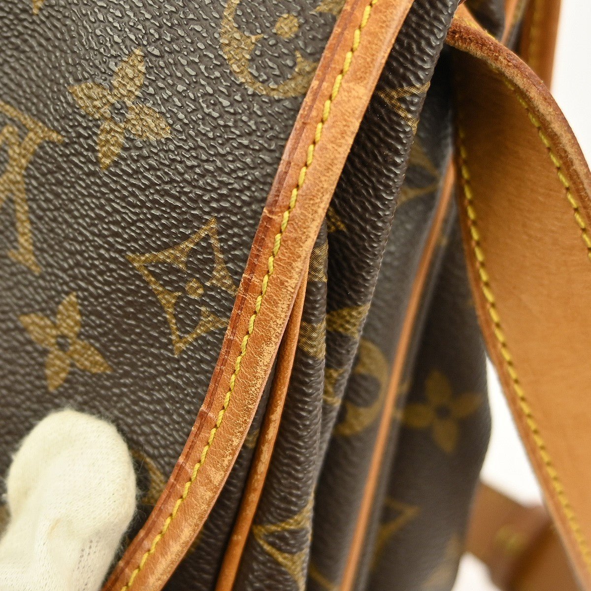 Louis Vuitton Saumur Handbag - Brandsamsara