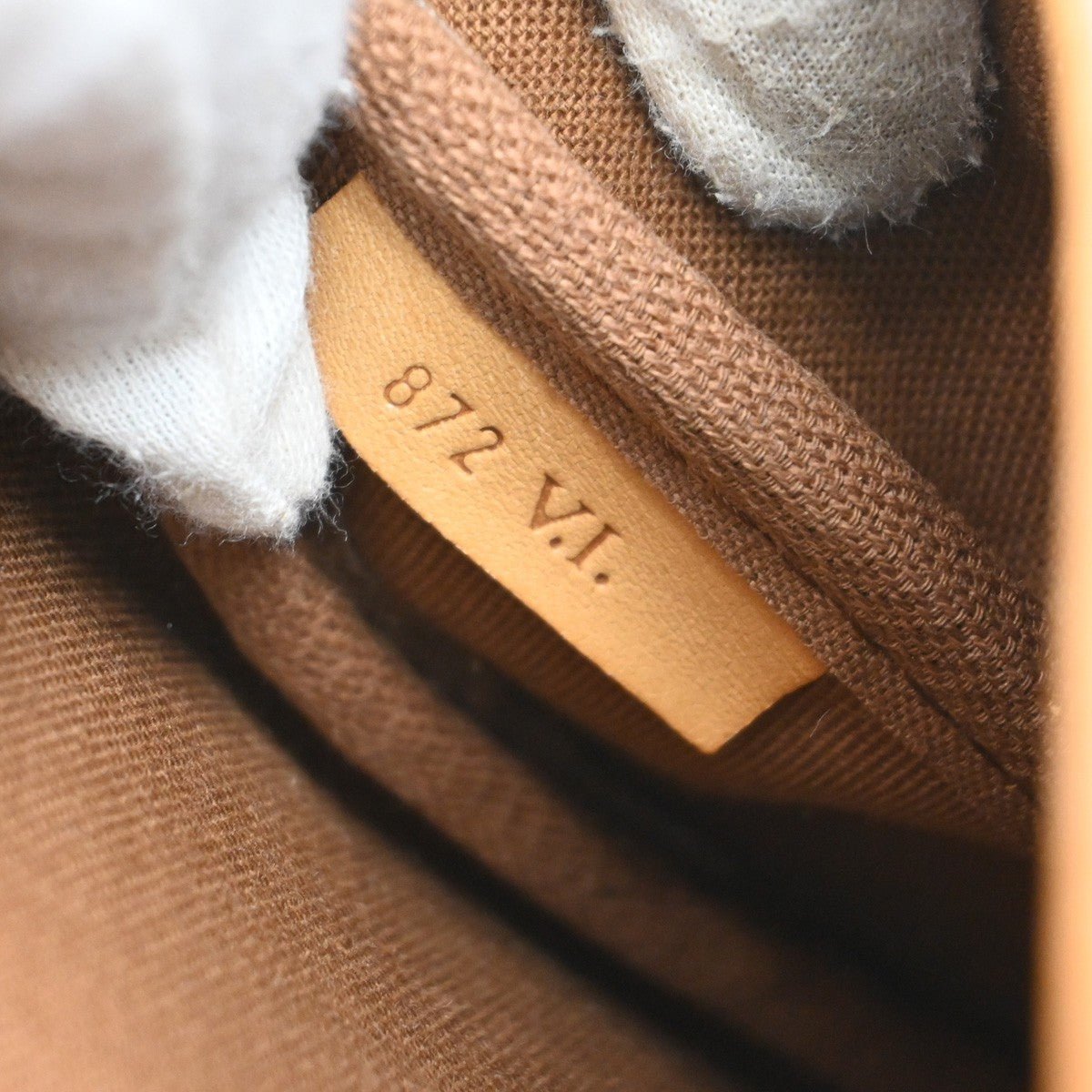 Louis Vuitton Saumur Handbag - Brandsamsara