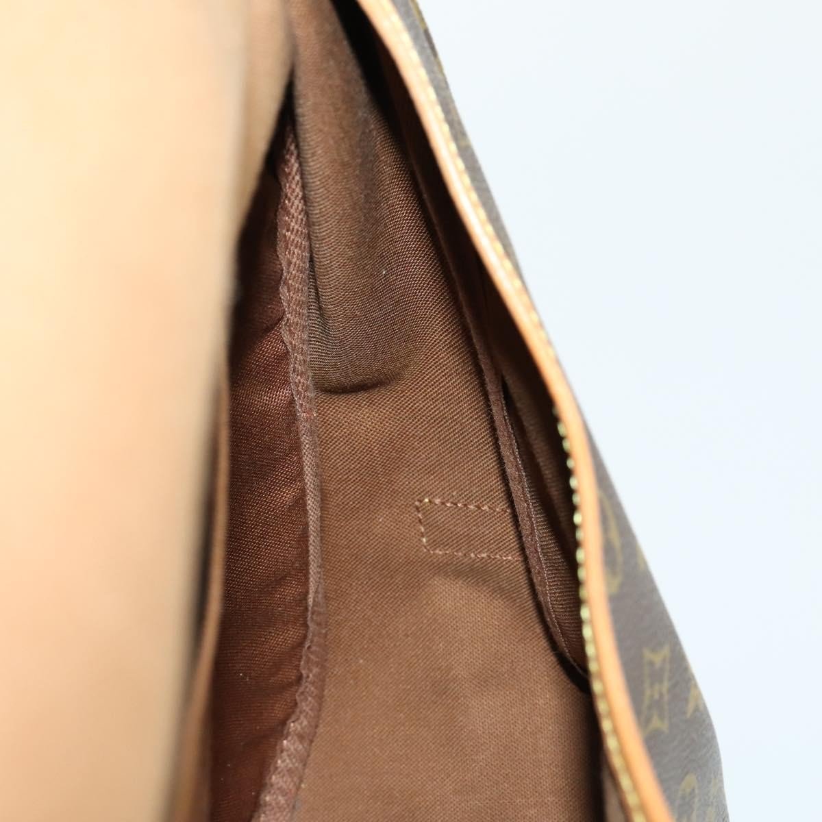 Louis Vuitton Saumur Handbag - Brandsamsara