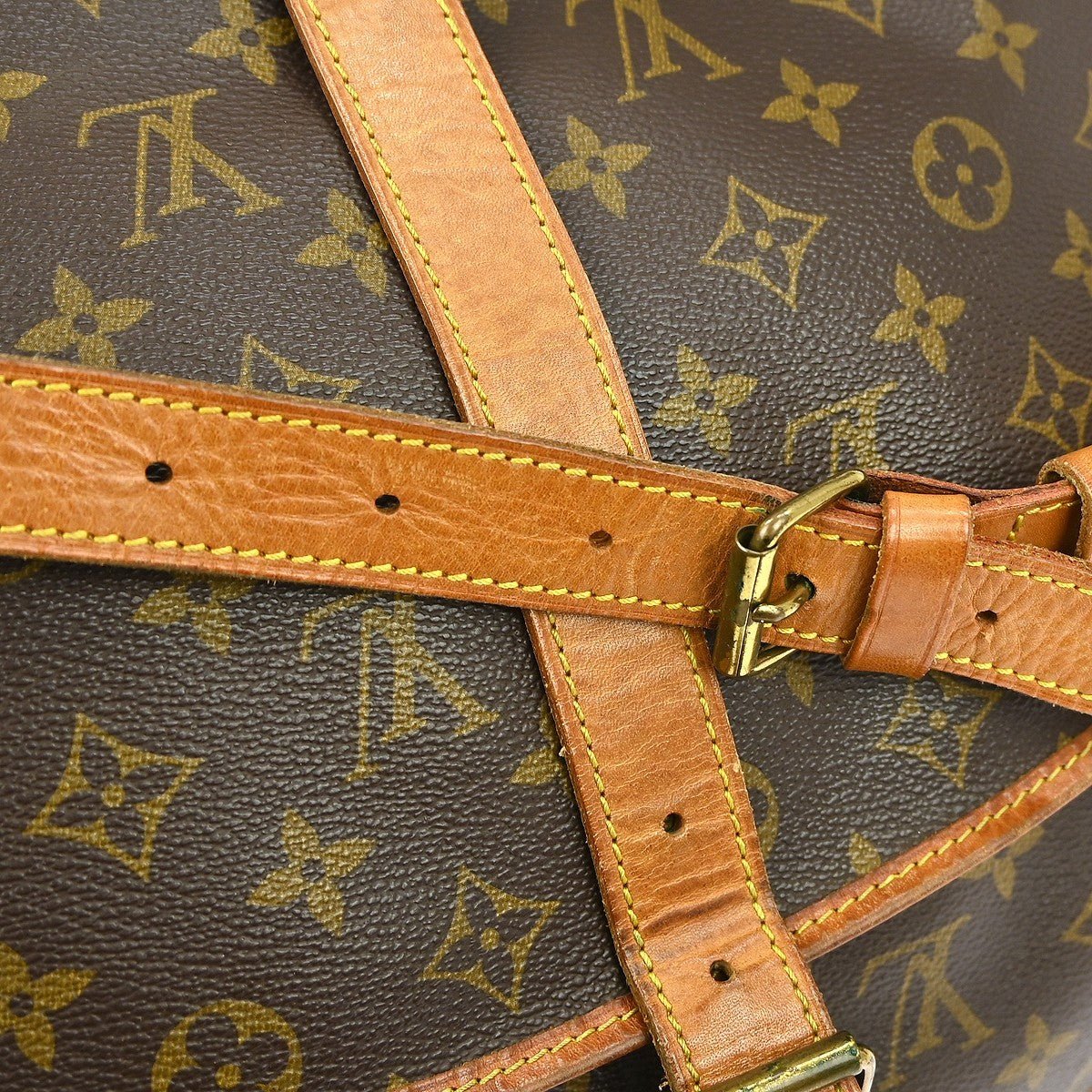 Louis Vuitton Saumur Handbag - Brandsamsara