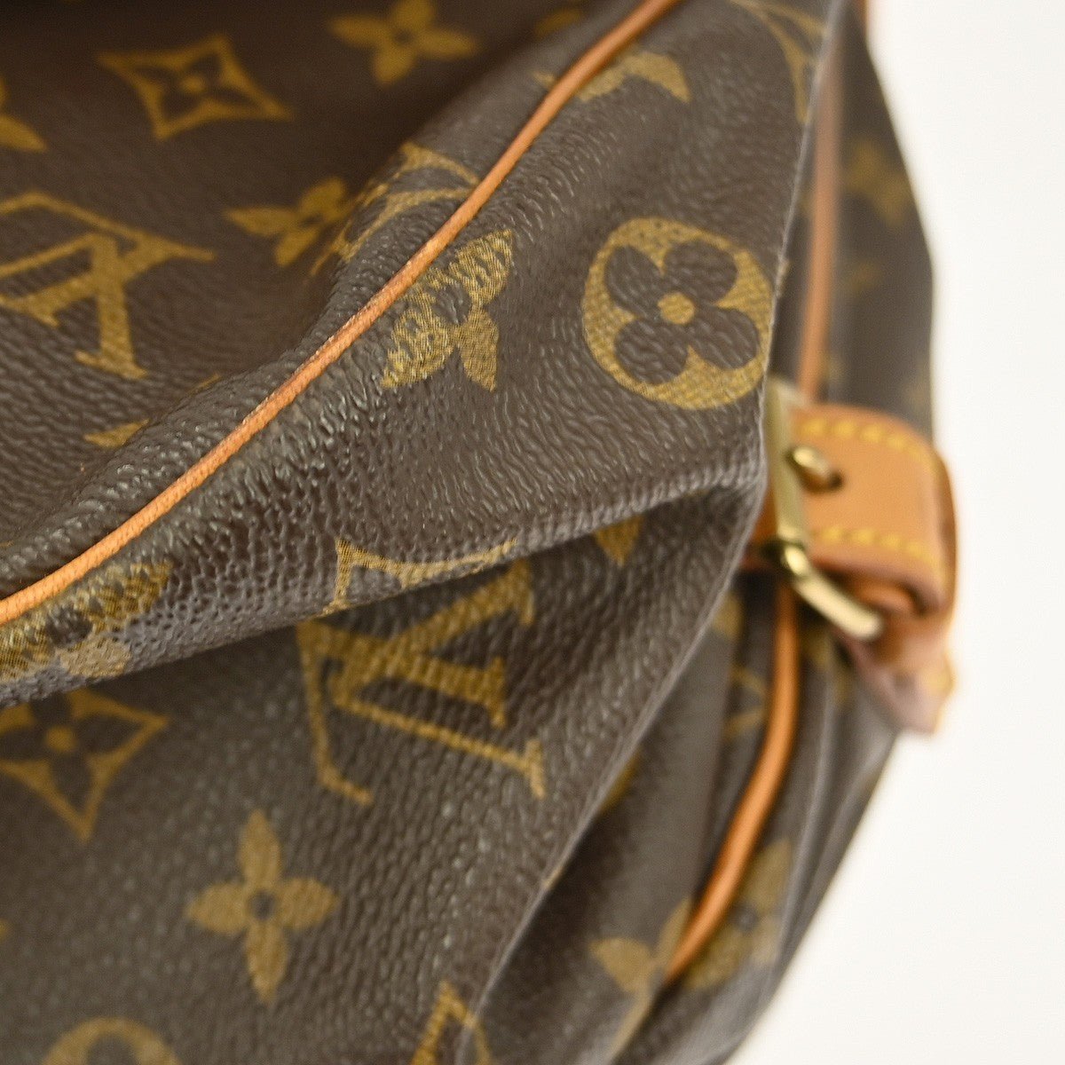 Louis Vuitton Saumur Handbag - Brandsamsara