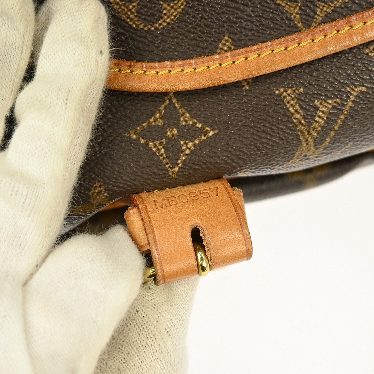 Louis Vuitton Saumur Handbag - Brandsamsara