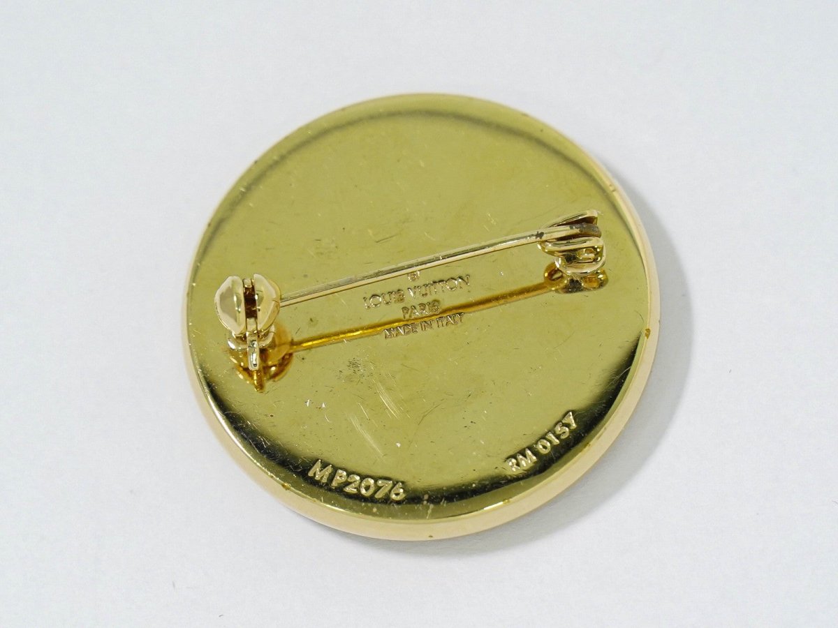 Louis Vuitton Single LV Snowflake Pin - Brandsamsara