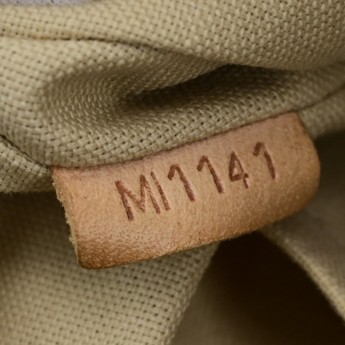 Louis Vuitton Siracusa Handbag - Brandsamsara