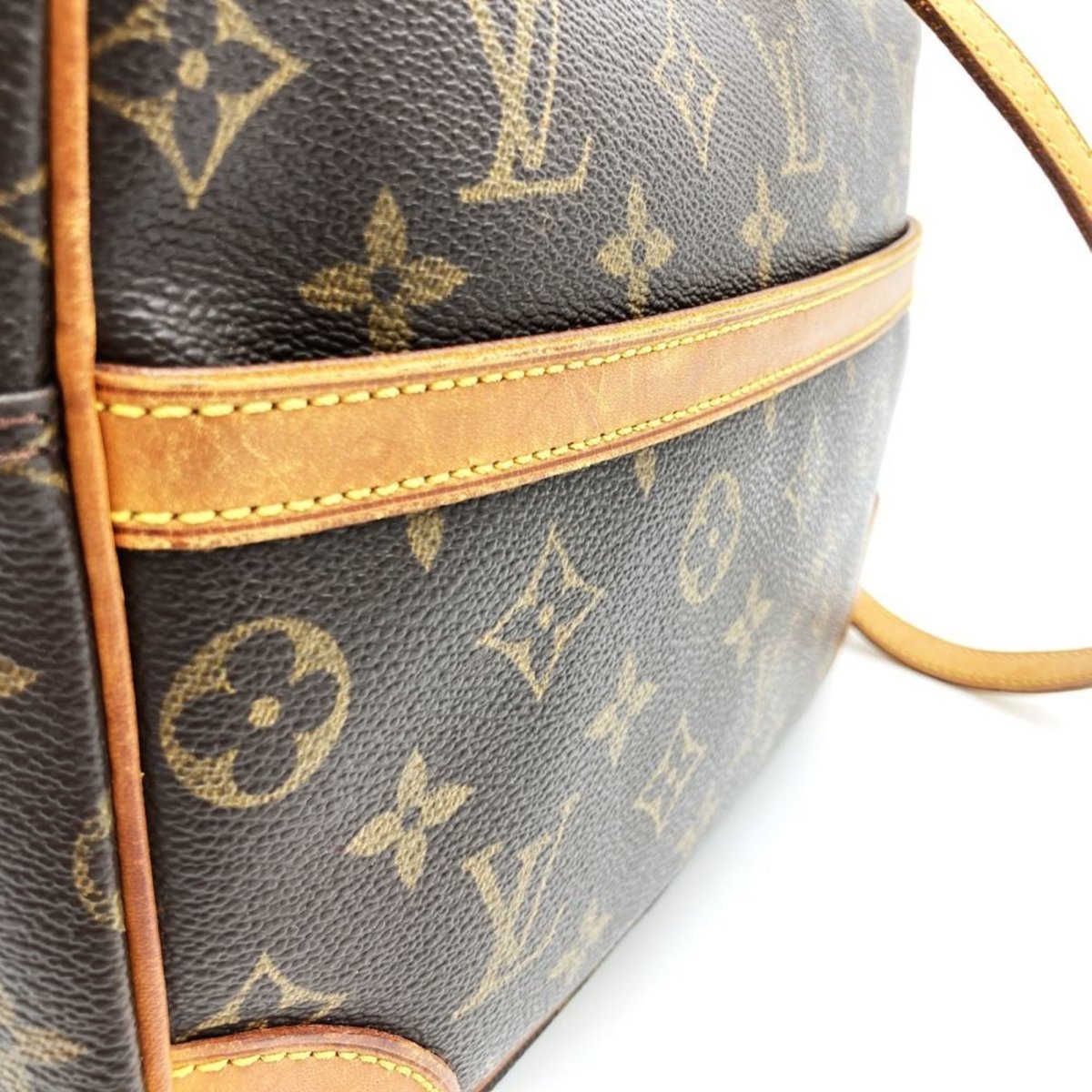 Louis Vuitton Trocadéro - Brandsamsara