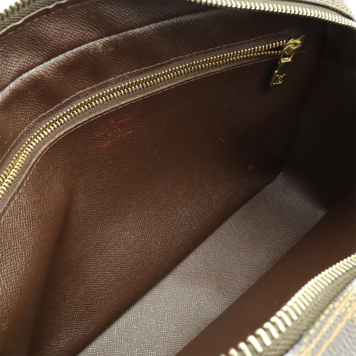 Louis Vuitton Trocadéro - Brandsamsara