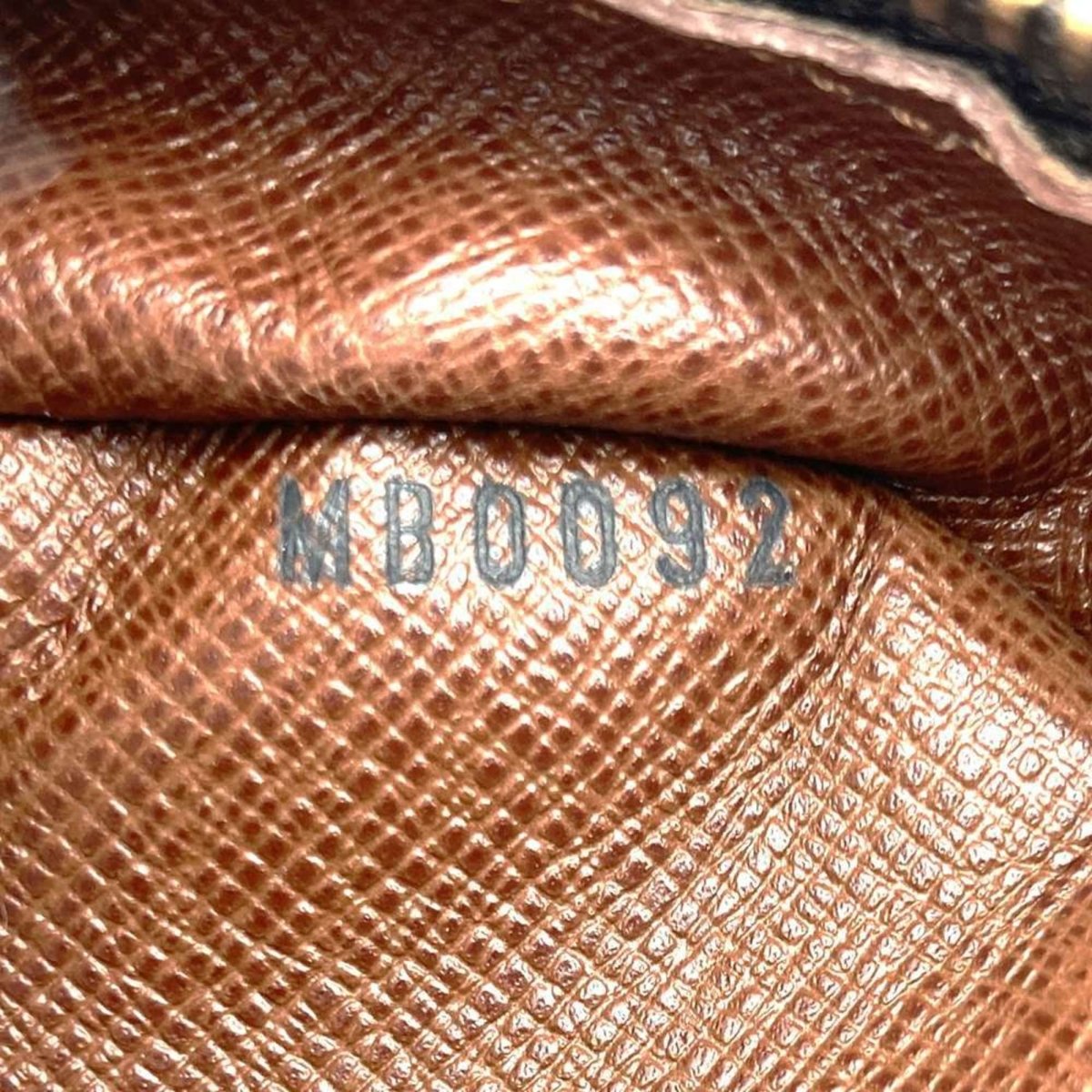 Louis Vuitton Trocadéro - Brandsamsara