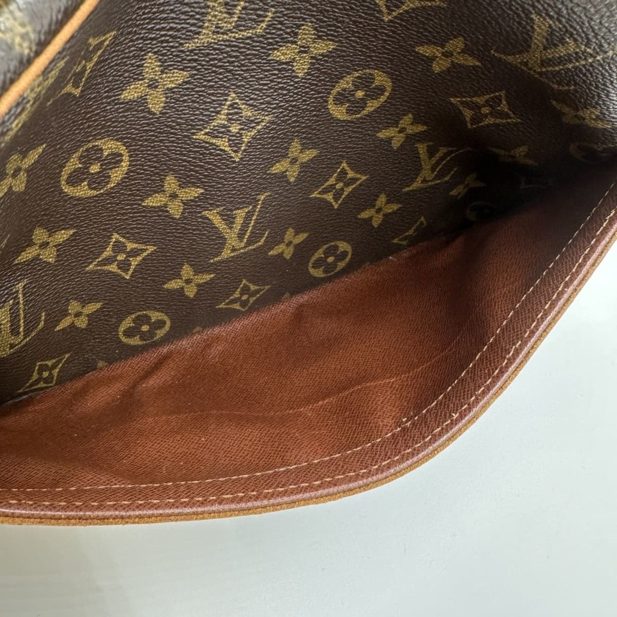 Louis Vuitton Trocadéro - Brandsamsara
