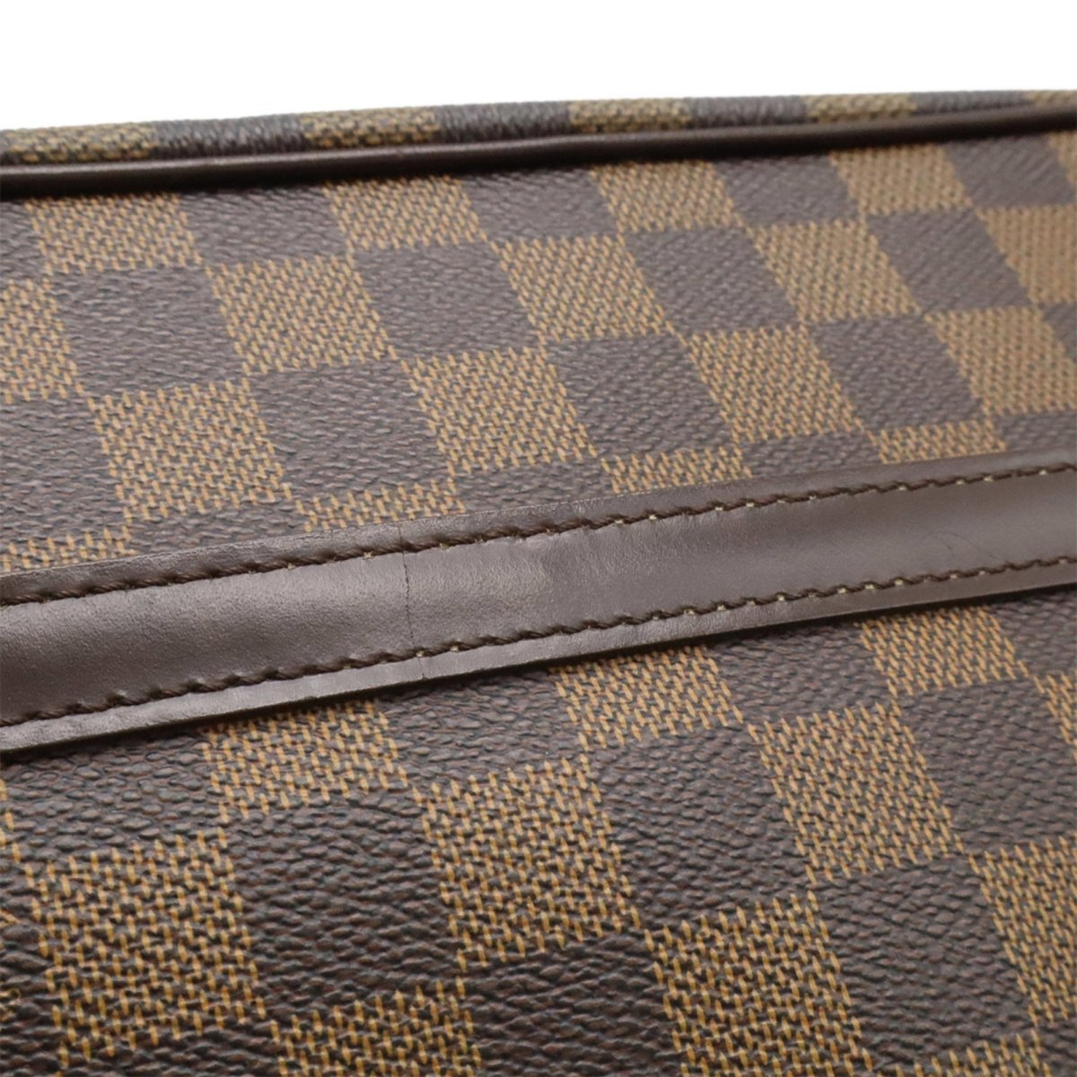 Louis Vuitton Trocadéro - Brandsamsara