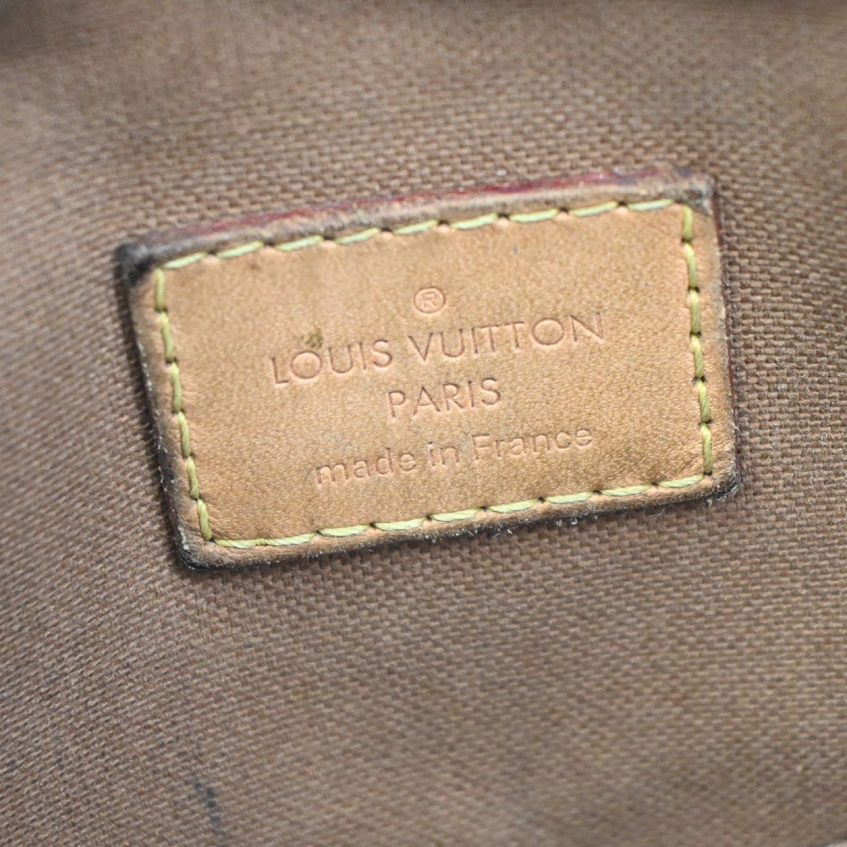 Louis Vuitton Trotteur Beaubourg Handbag - Brandsamsara