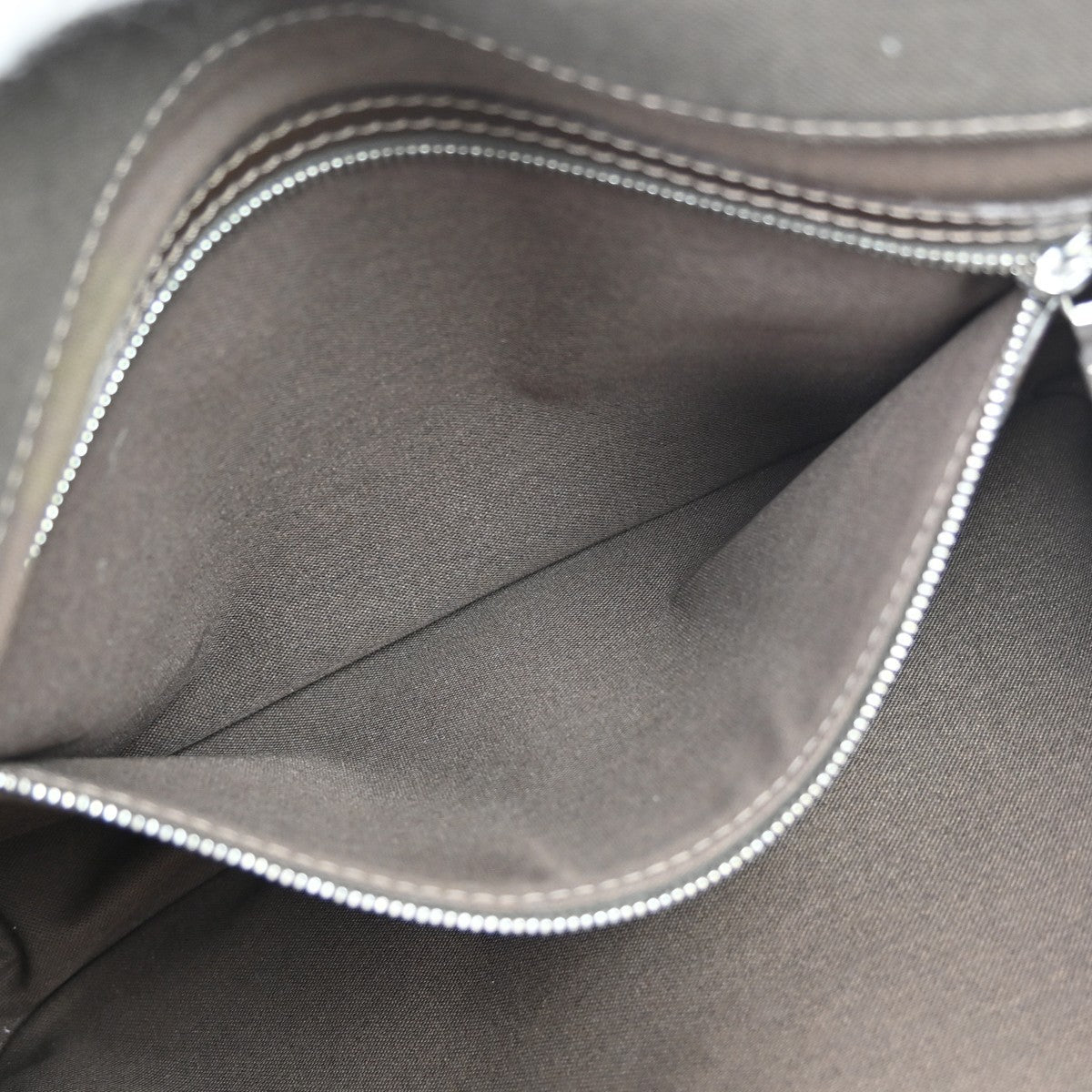 Louis Vuitton Viktor Messenger Bag - Brandsamsara