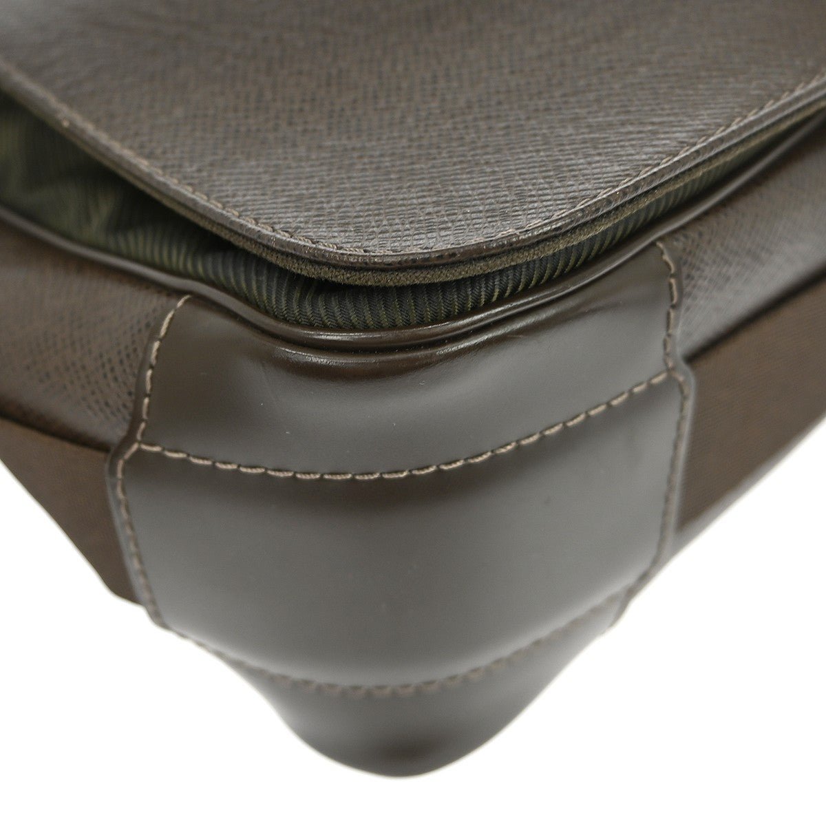 Louis Vuitton Viktor Messenger Bag - Brandsamsara