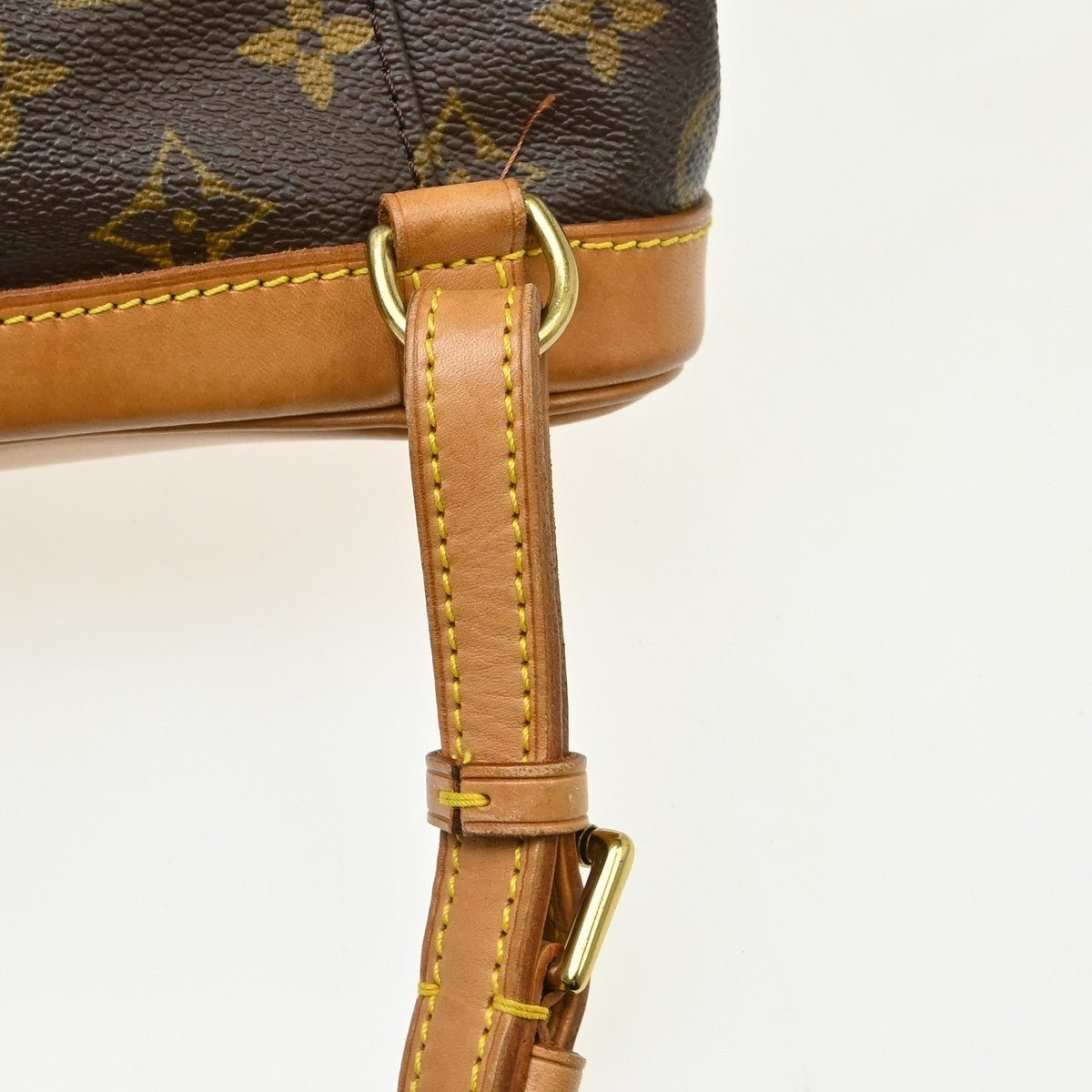 Louis Vuitton Vintage Montsouris - Brandsamsara