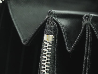 Prada Saffiano Wallet - Brandsamsara