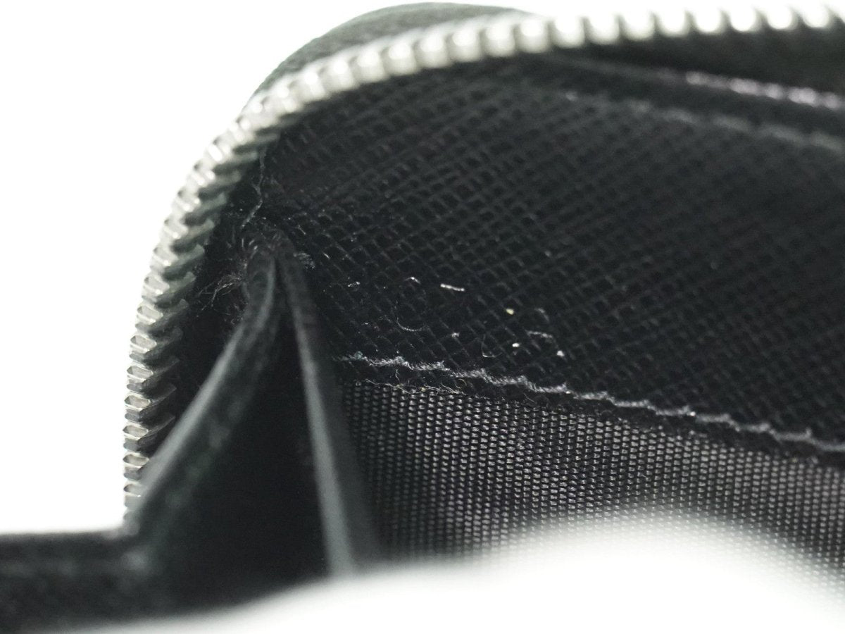Prada Saffiano Wallet - Brandsamsara