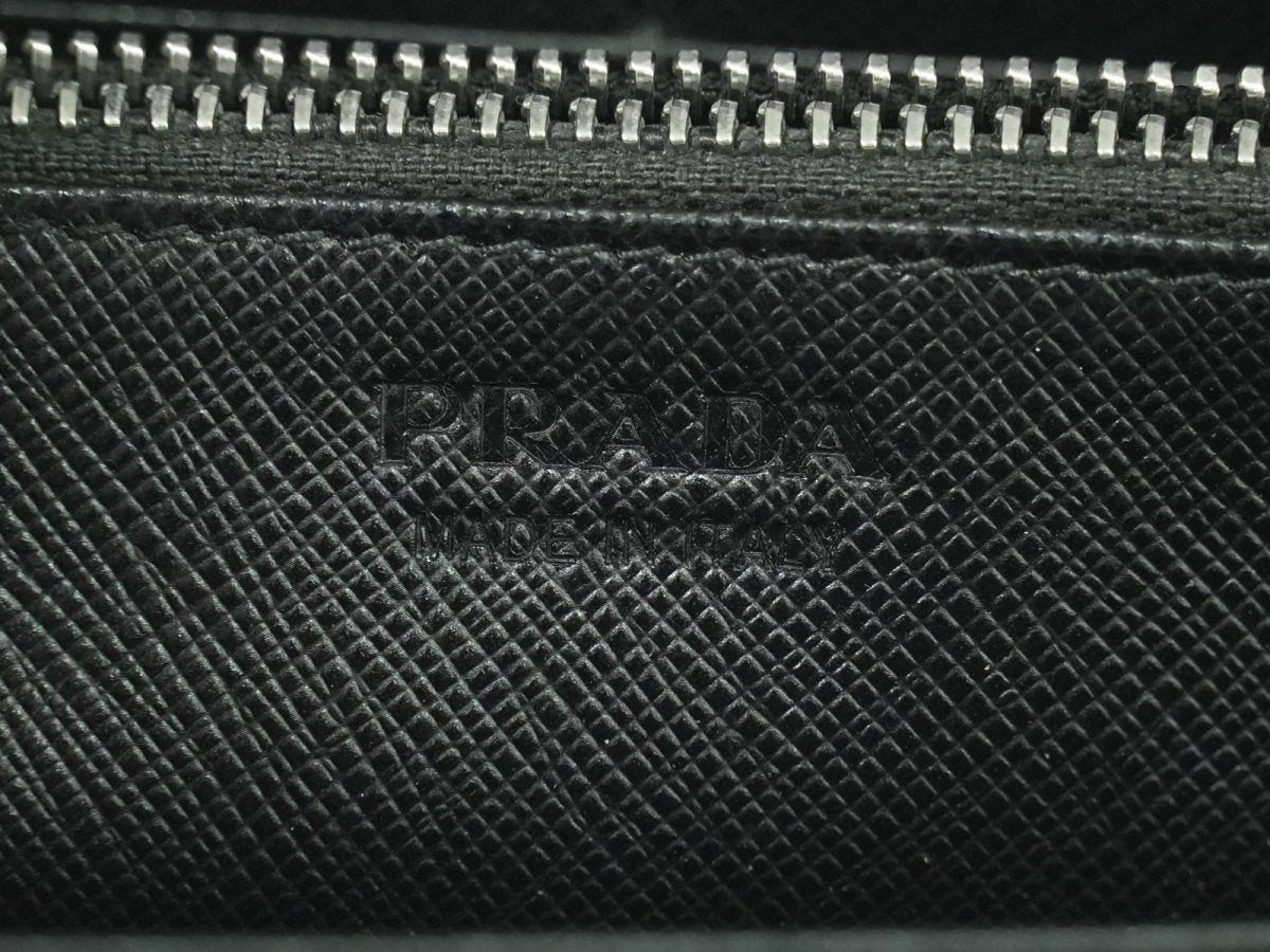 Prada Saffiano Wallet - Brandsamsara