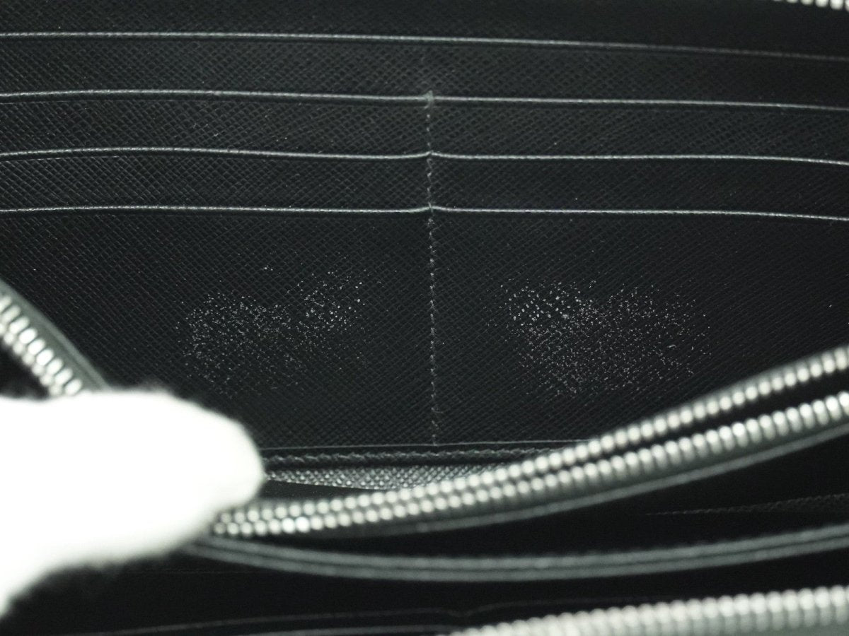 Prada Saffiano Wallet - Brandsamsara