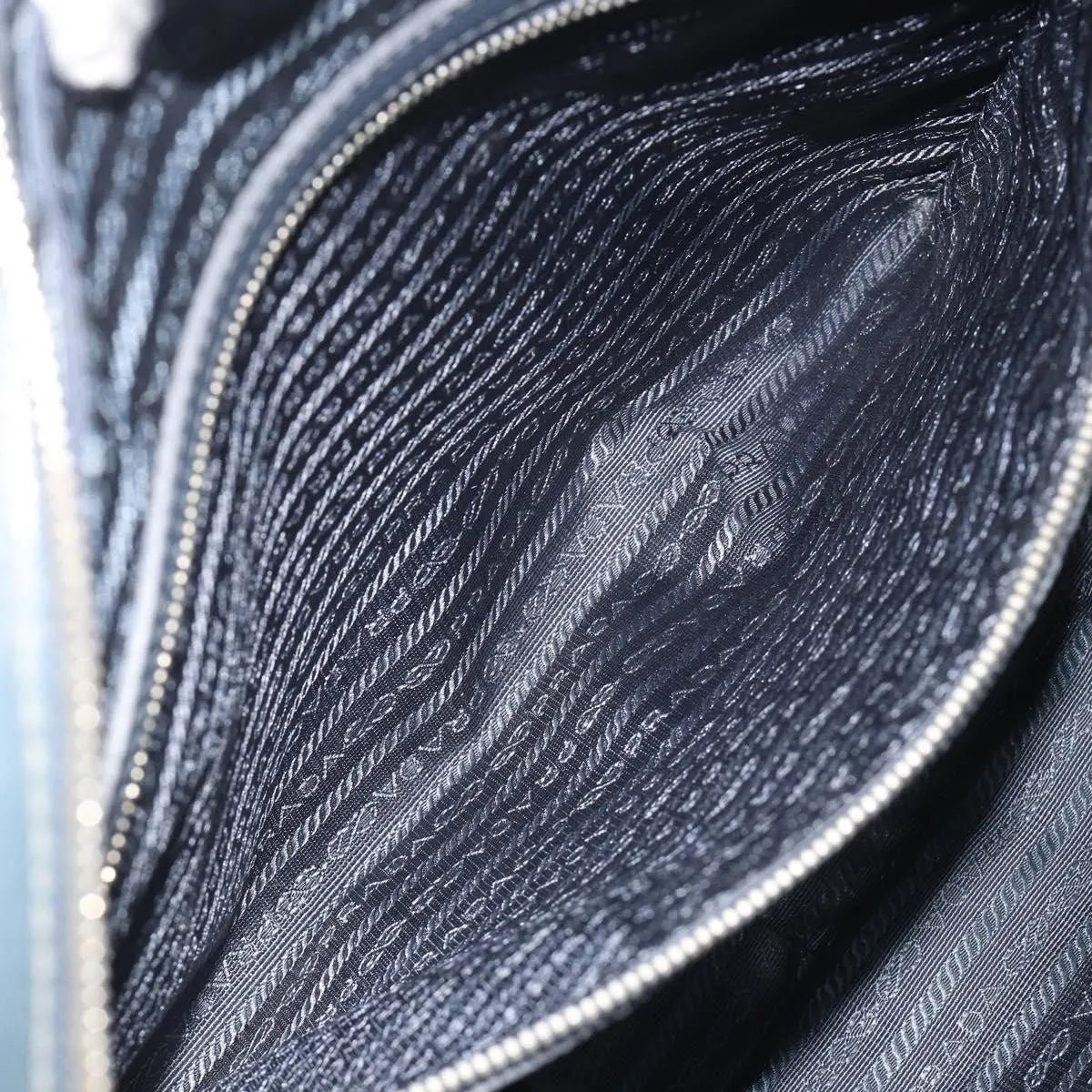 Prada Zip Around - Brandsamsara