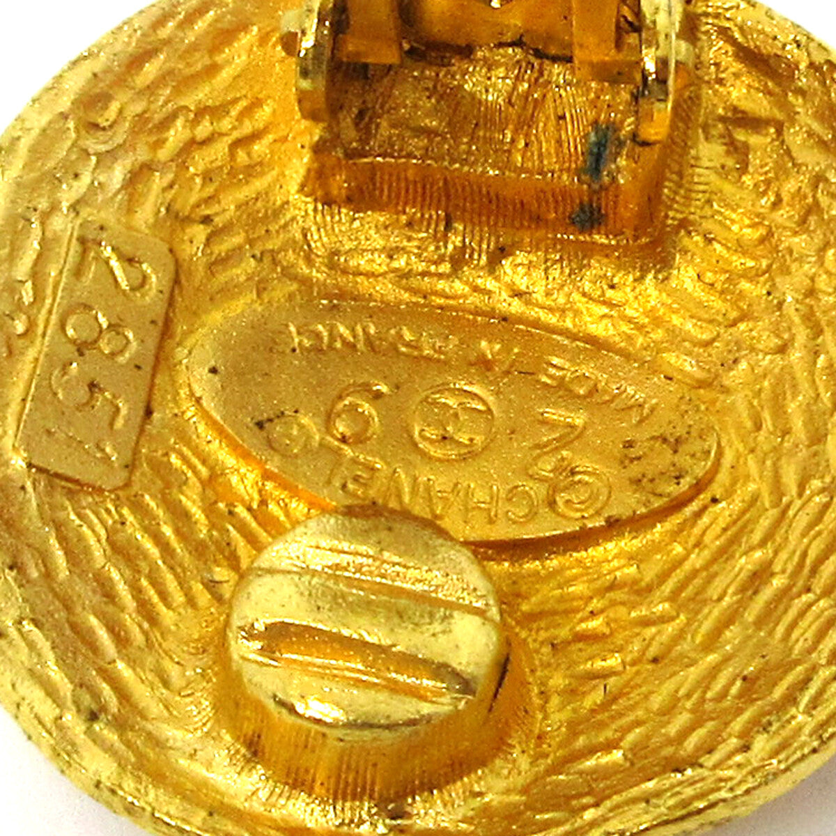Chanel Vintage CC Round Clip-On Earrings Metal, GOLD, GOLD_PLATED, Earrings