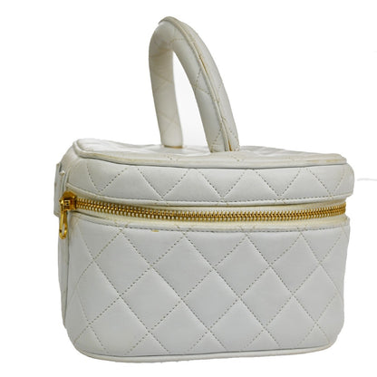 Chanel Classic Vanity Case Quilted Caviar, WHITE, LEATHER, Toiletry Case