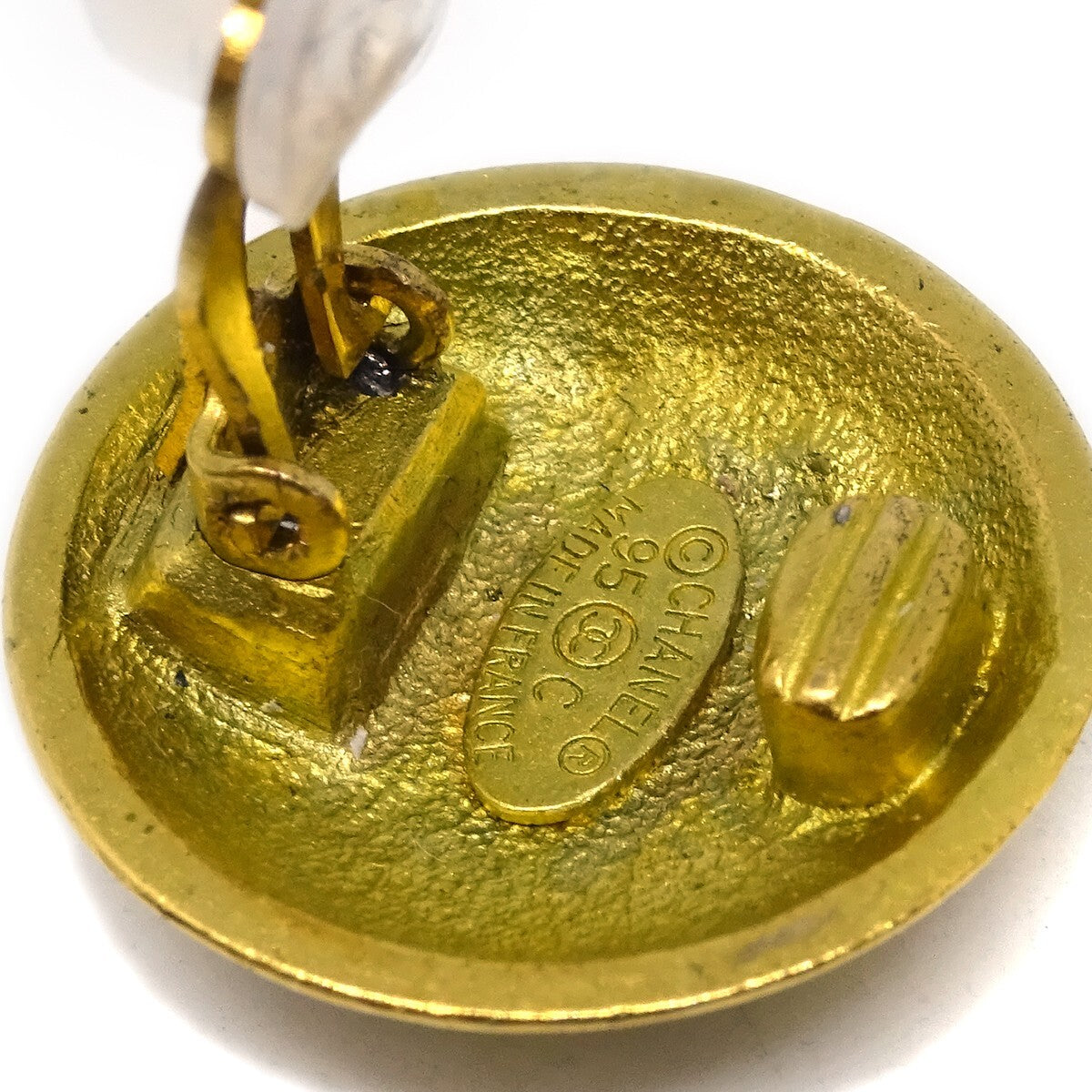 Chanel Vintage CC Round Button Clip-On Earrings Metal, GOLD, GOLD_PLATED, Earrings