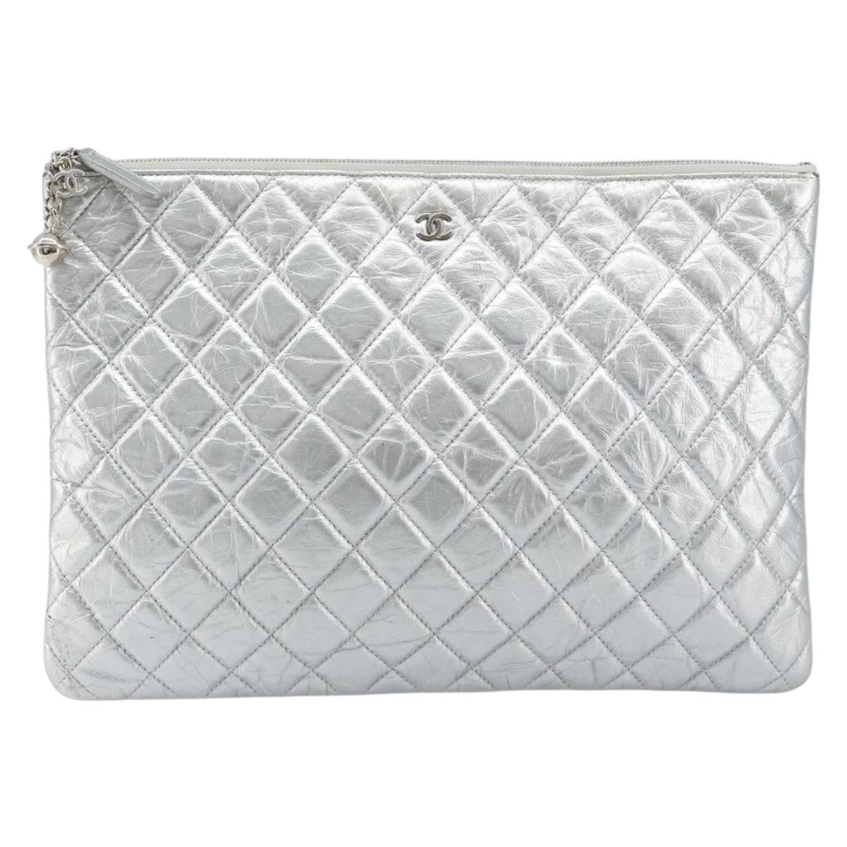 Chanel O Case Clutch Quilted Crumpled Calfskin, SILVER, LEATHER, Clutche & pouche