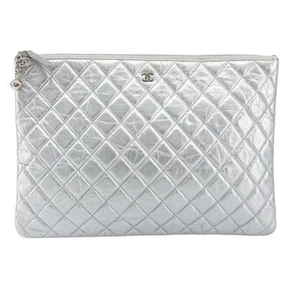 Chanel O Case Clutch Quilted Crumpled Calfskin, SILVER, LEATHER, Clutche & pouche